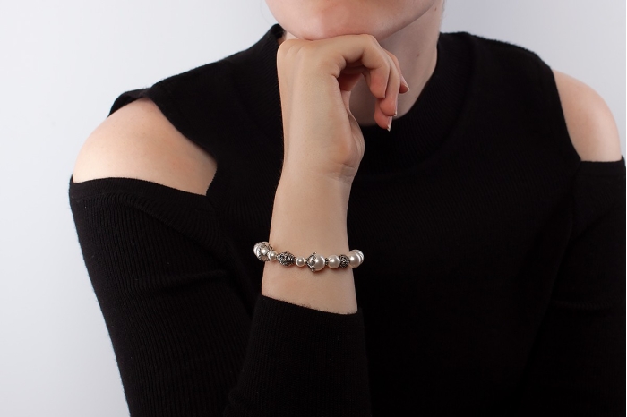 Pärlarmband med Vita Pärlor & Oxiderat Silver | ST_B0096