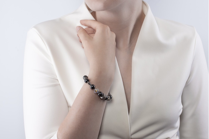 Bracelet with Graphite Coloured Pearls, Silver & Crystals ST_B0100 | Silvertree